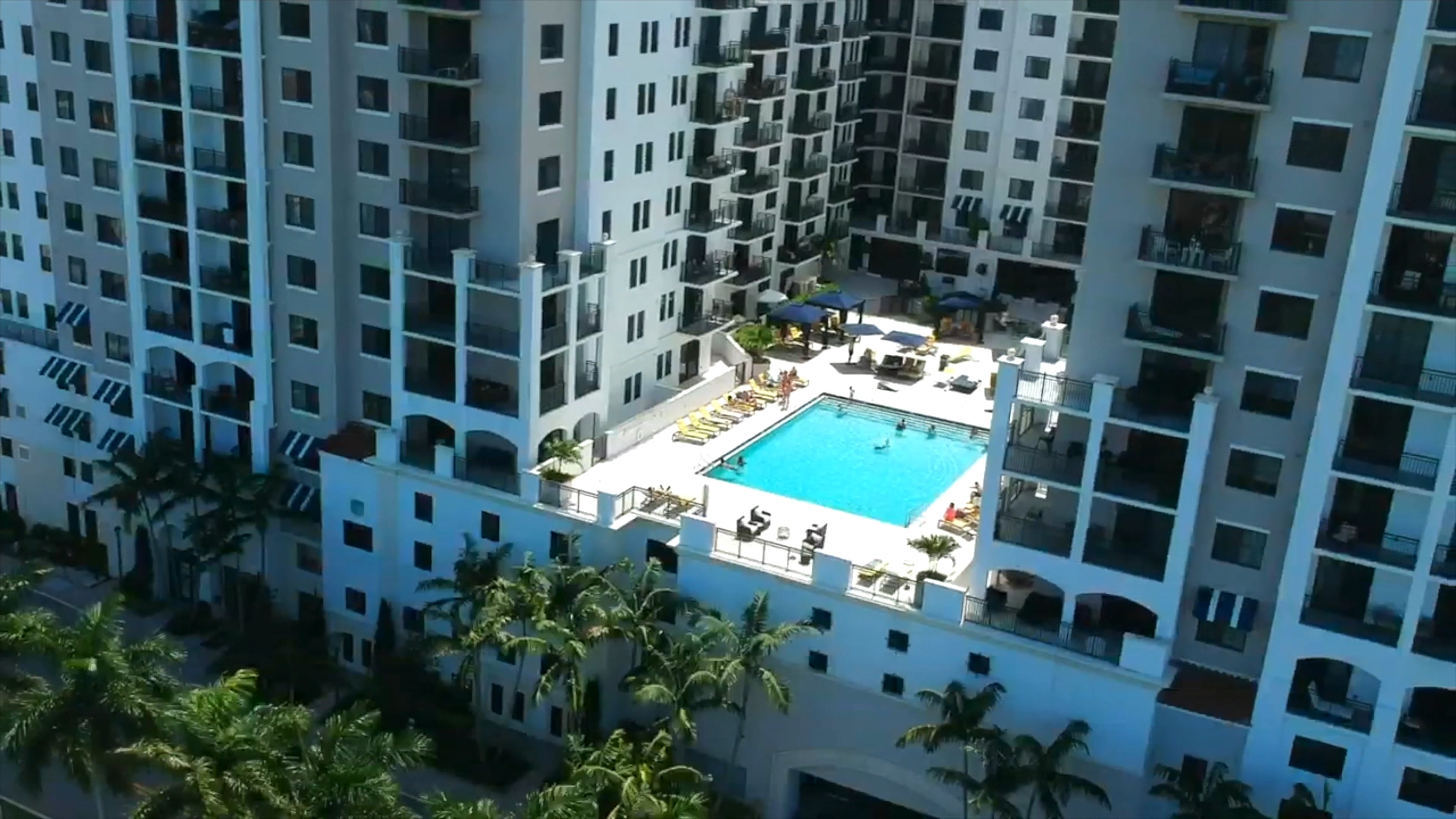 101 Via Mizner - Pool 3840x2160 2997p on Vimeo