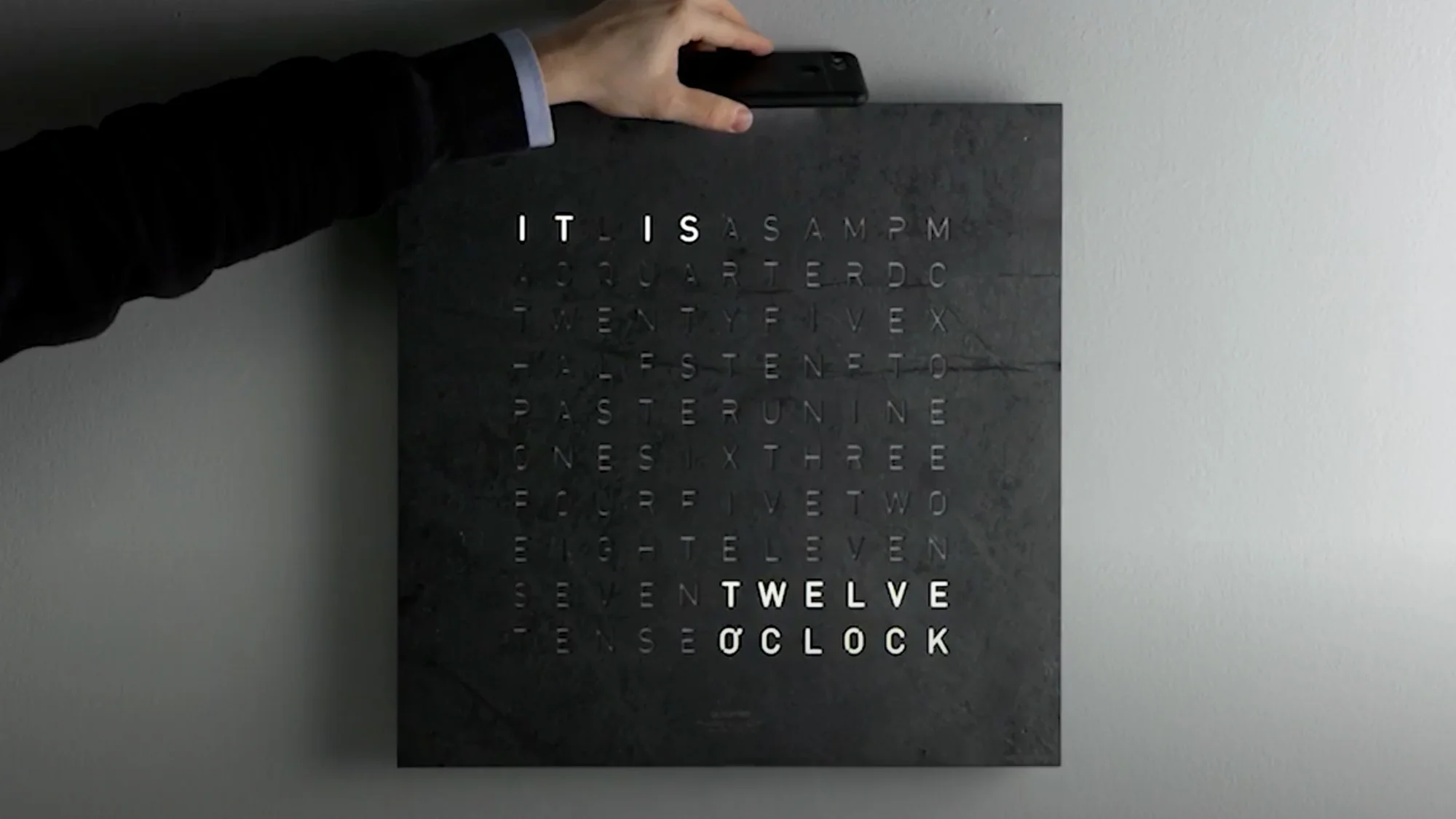 QLOCKTWO Creator's Edition EARTH 45 (Classic) 17