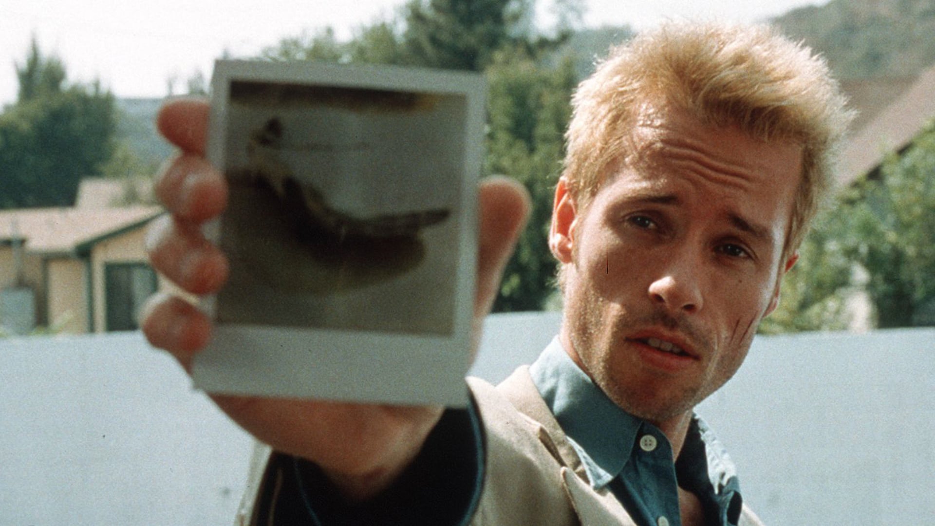 MEMENTO Trailer | Christopher Nolan