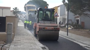 Amb l'asfalt, es completa la urbanització del carrer Sàlvia
