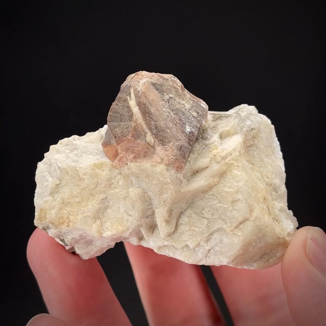 Stillwellite-(Ce) on Calcite