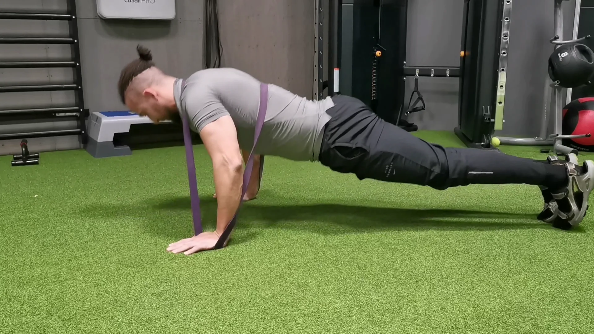 Push ups med strikk on Vimeo