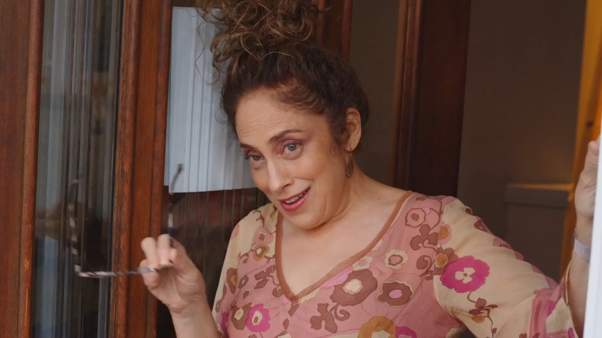 CLIP | MEDDLING AUNT MAURA