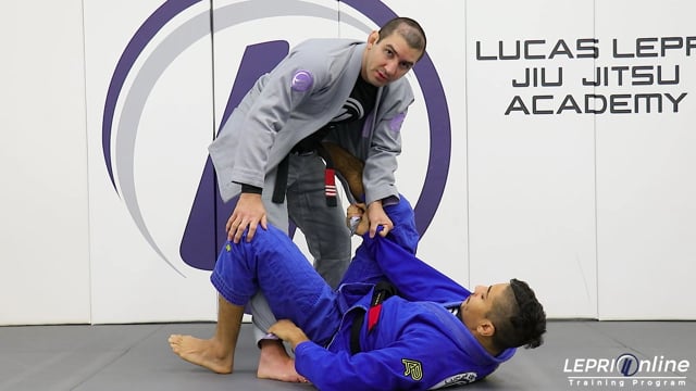 De La Riva With Lapel and Lasso Control Escape to Knee Cut Pass