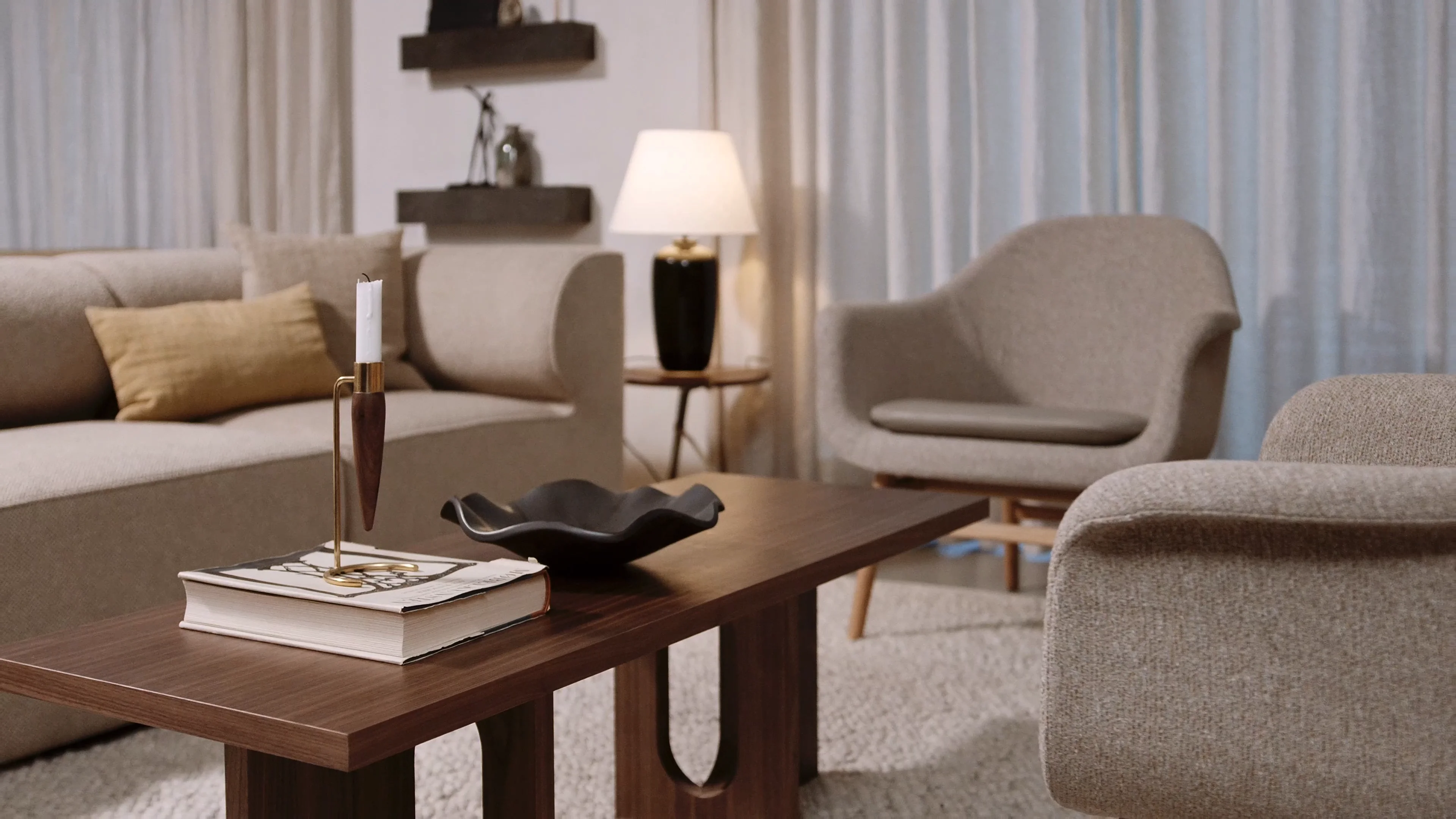 Harbour ラウンジ・チェア｜彫刻的で快適なデザイン｜Audo Copenhagen