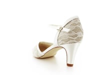 Zahra ein Glitzerpumps mit Spitzen&amp;uuml;berzug aus der White Lady Kollektion 2020  zeichnet sich durch &amp;uuml;berragende Bequemlichkeit und Passform aus. Durch die&amp;hellip;