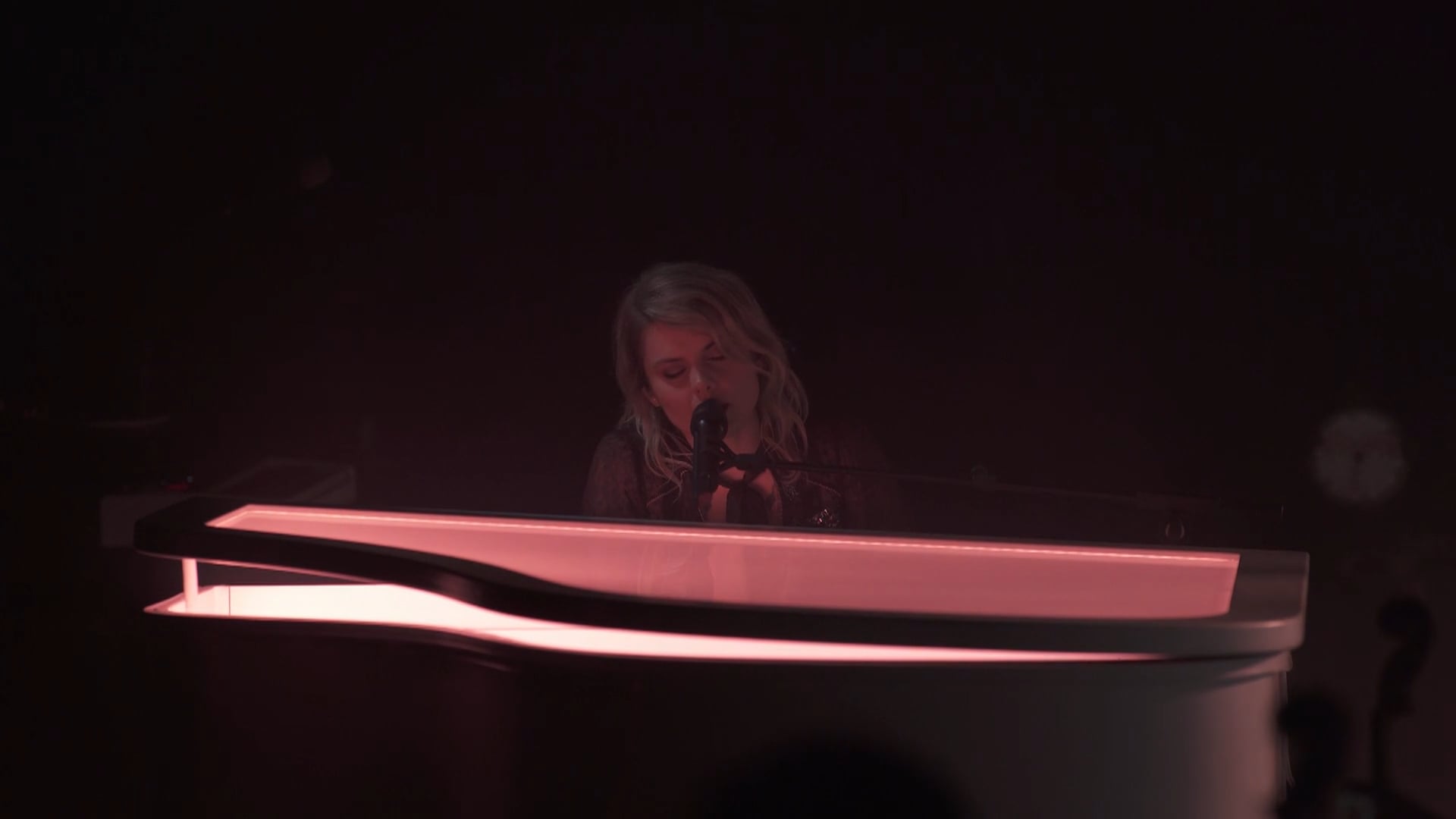 PLACE DE LA RÉPUBLIQUE - COEUR DE PIRATE / SALLE PLEYEL
