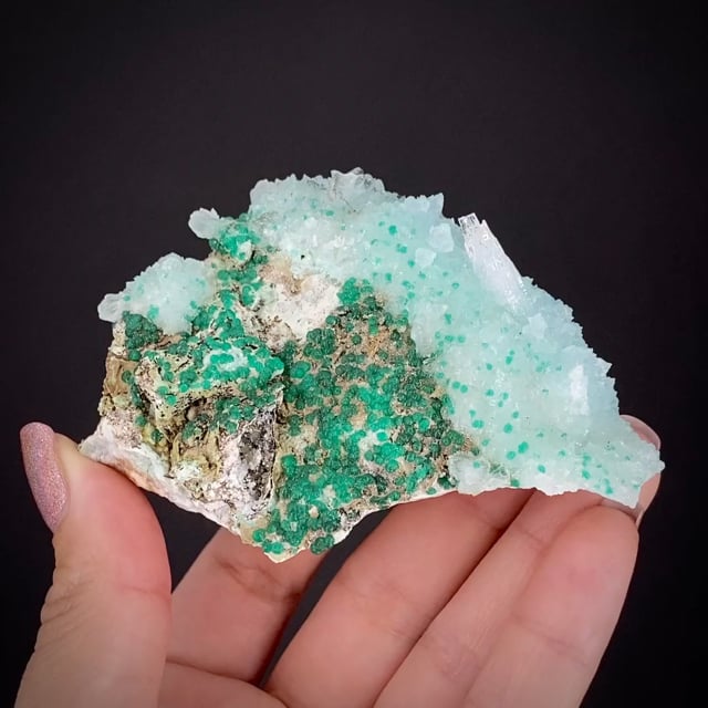 Cuprian Adamite on Calcite