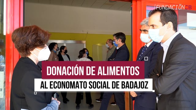 Donación de alimentos al Economato Social de Badajoz