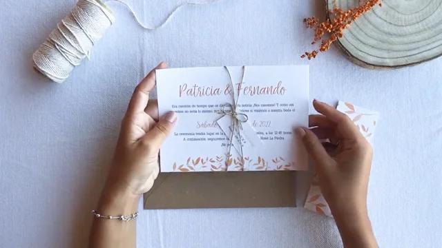 Invitaciones de boda originales KRAFT LAUREL Color Marron Sobre forrado  Sobre sin forro (incluido en el precio) Tarjetas nº cuenta No Impresión  Digital (+40€)