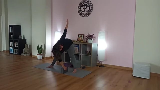 Torsiones para estimular los órganos internos.