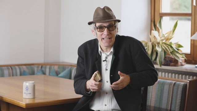 "Wos kimmd?" Da Huawabaua sinniert