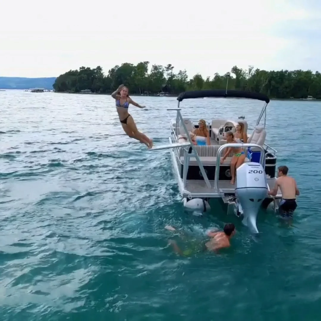 1 Pontoon Boat Diving Board