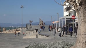 La tramuntana no fa enrere els primers visitants