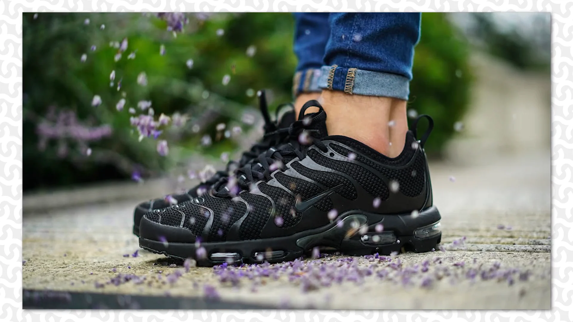 Air max plus hot sale black on feet