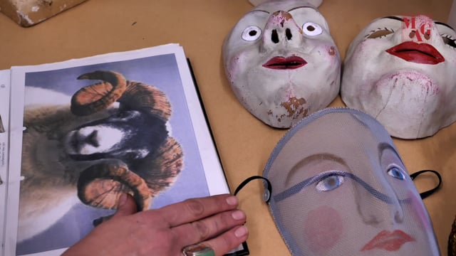 Aperçu de la vidéo : Décoratrice et accessoiriste costumes