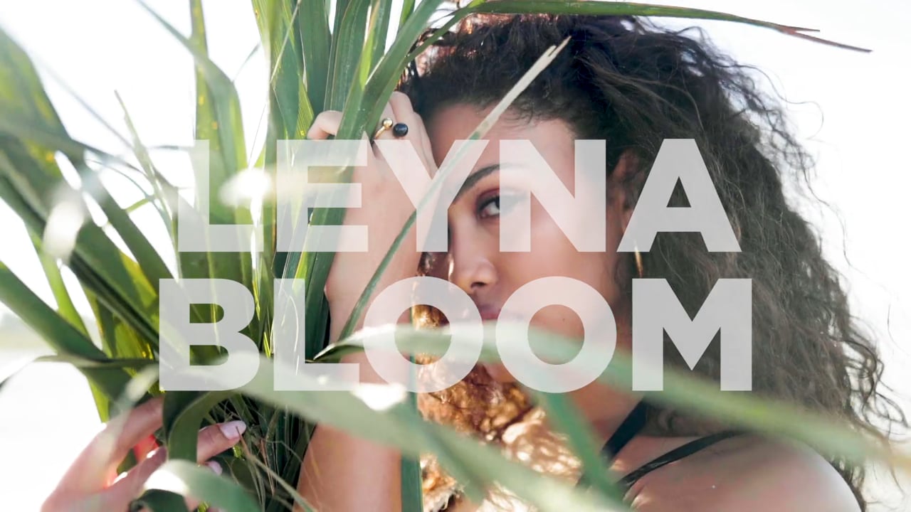 Leyna Bloom- SI SWIM