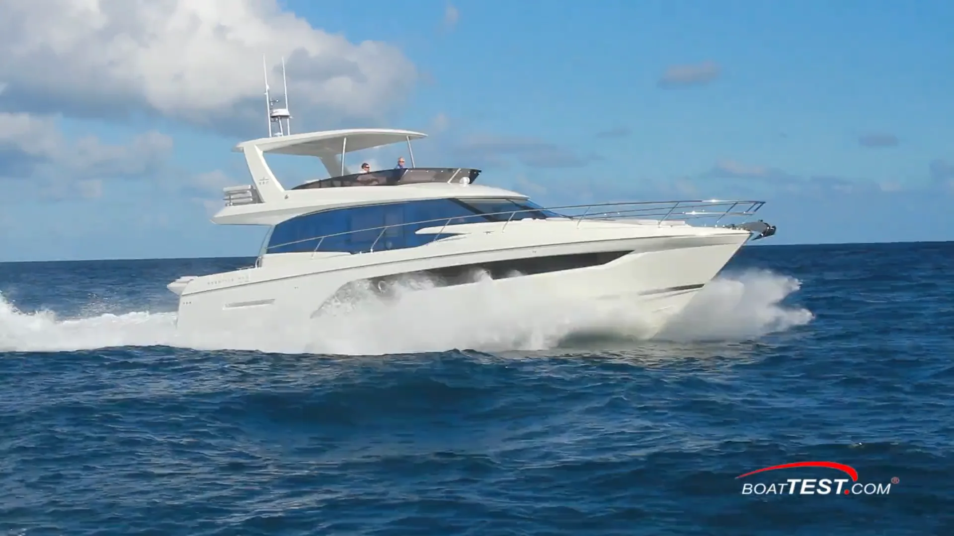 Prestige Yachts 590 (2019-) | BoatTEST