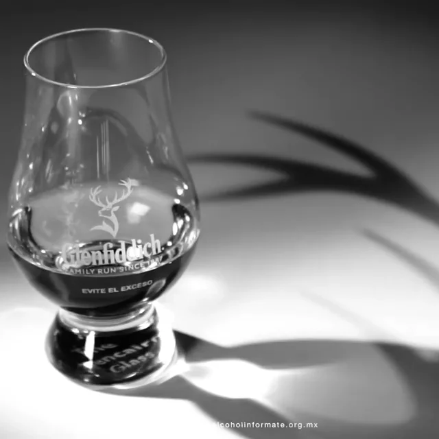 05 - Un Glencairn&copy; para un Glenfiddich&reg;, el.jpg.mp4