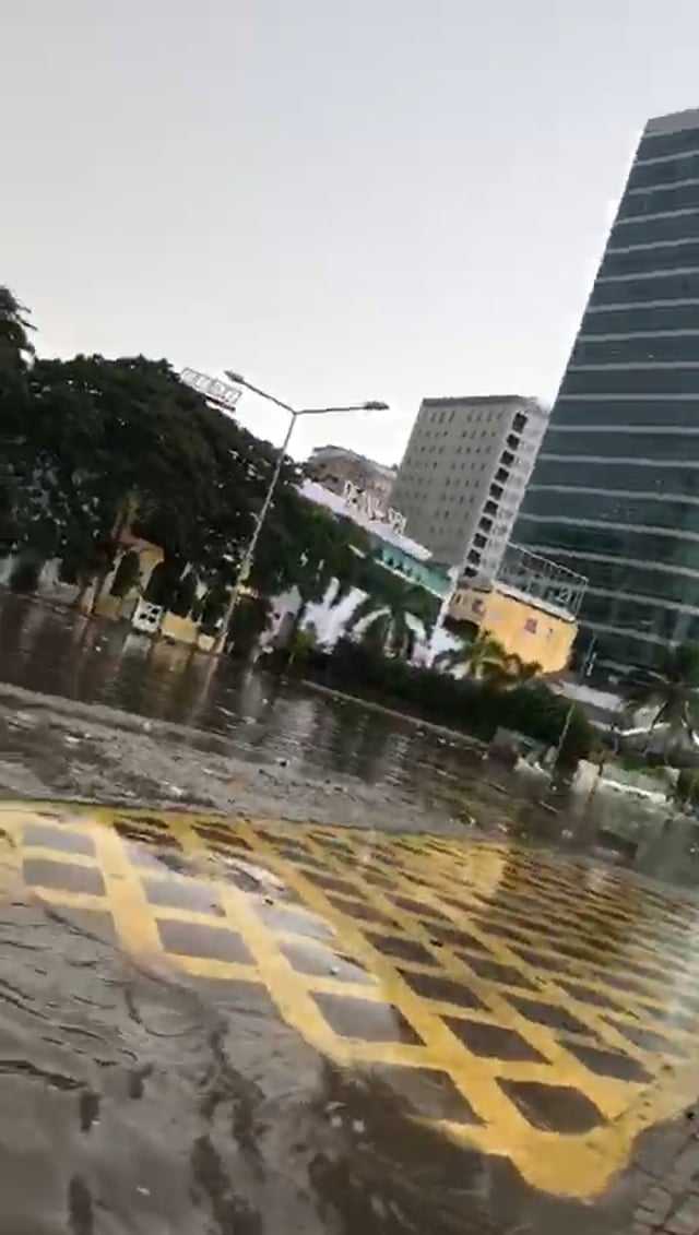 Luanda submersa novamente depois de enxurrada