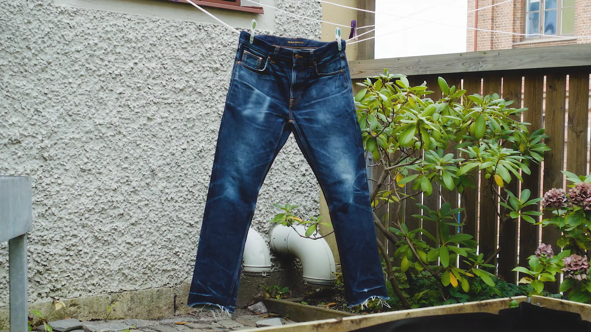 Dry Maze Selvage - The first wash. on Vimeo