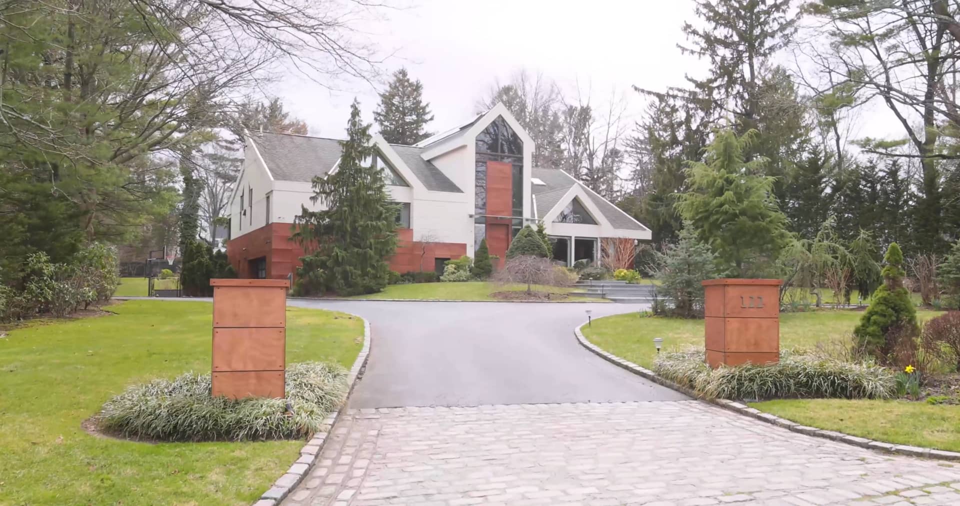 122 Windsor Gate, Great Neck NY (unbranded) on Vimeo