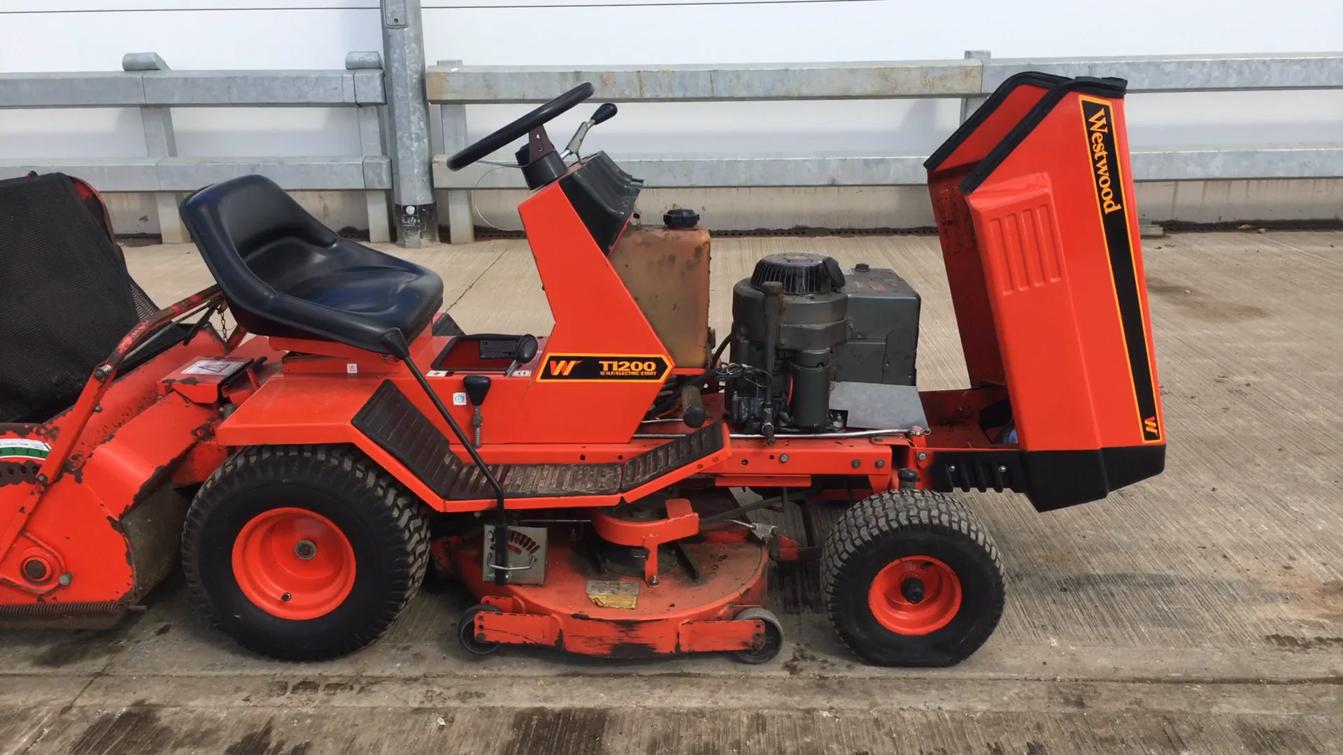 Westwood T1200 2WD Diesel Ride On Mower Grass Collector Leeds April 21