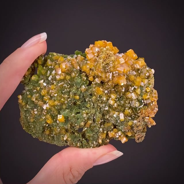 Wulfenite on green Mimetite