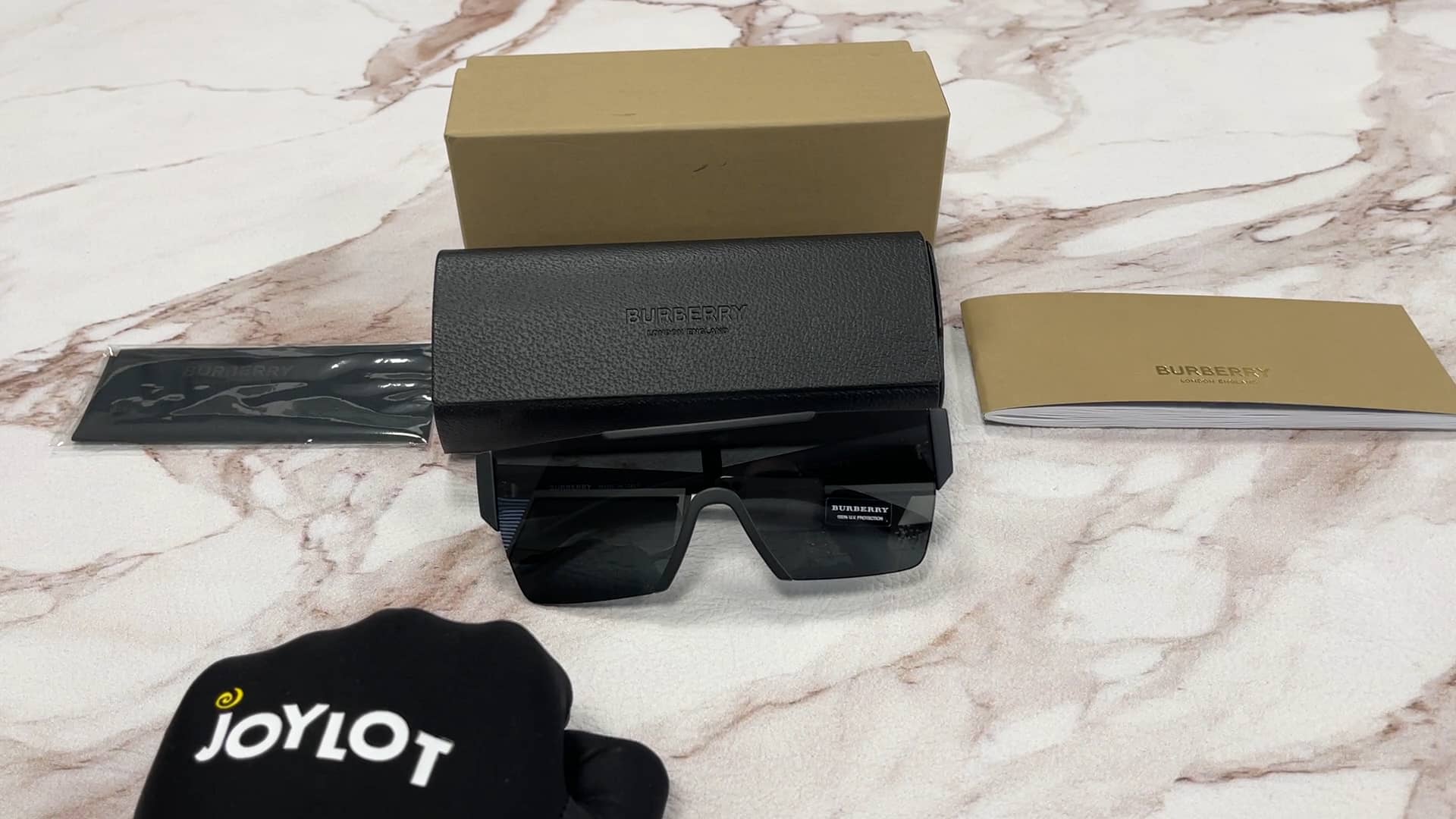 Burberry BE4291 346487 Matte Black-Gray Sunglasses on Vimeo