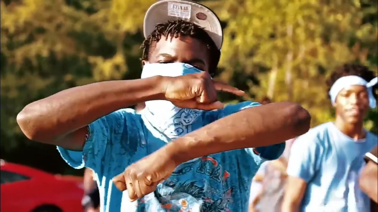 Crip stacking gang signs♿♿ .mp4 on Vimeo