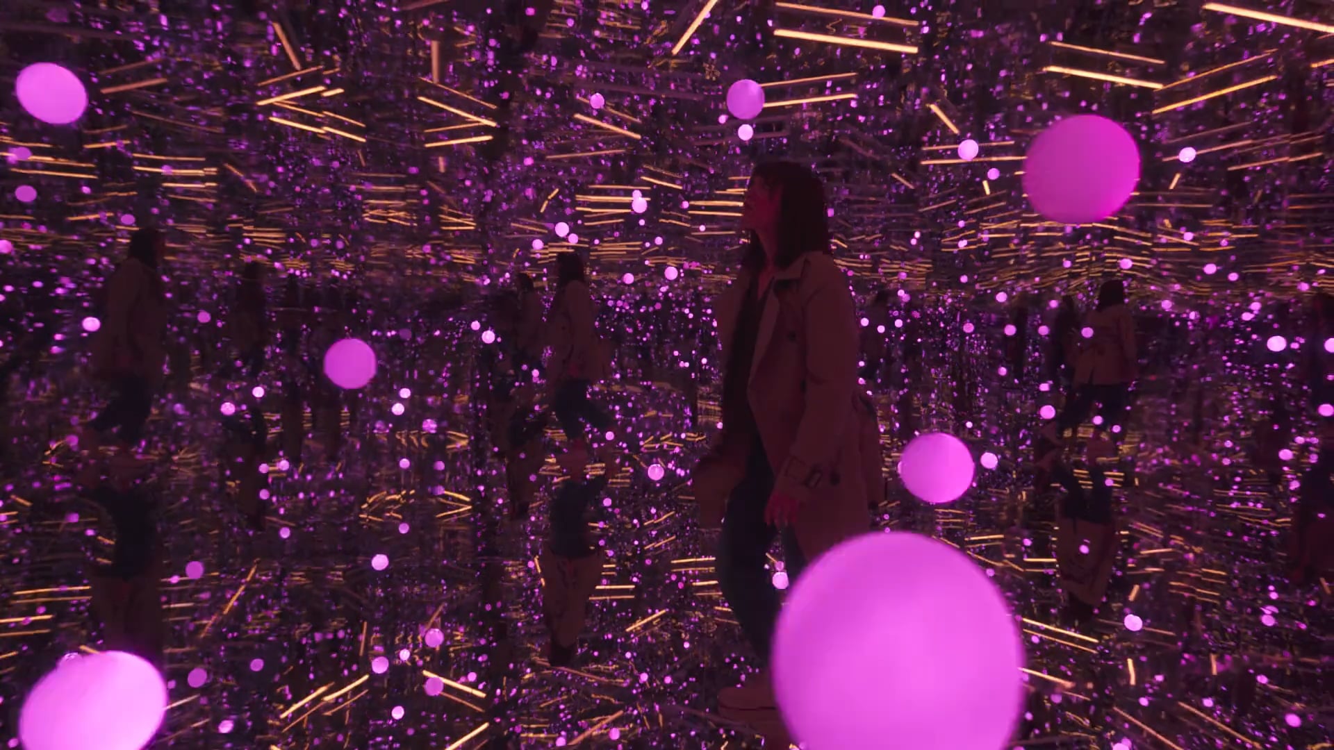 LG "Follow the light"