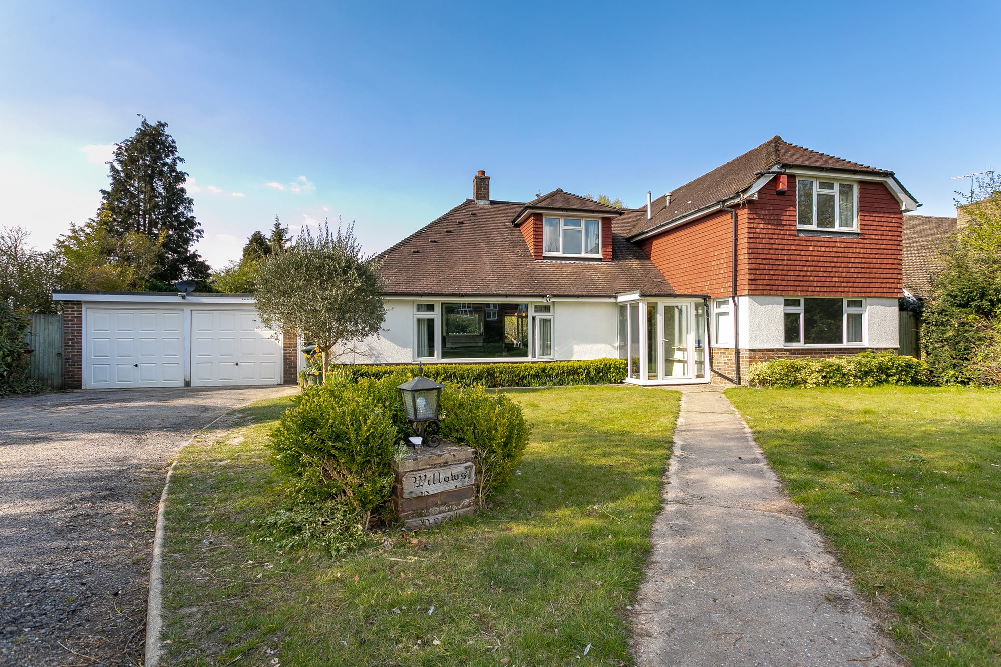 7 Oak Lodge Drive, Redhill Property Tour on Vimeo