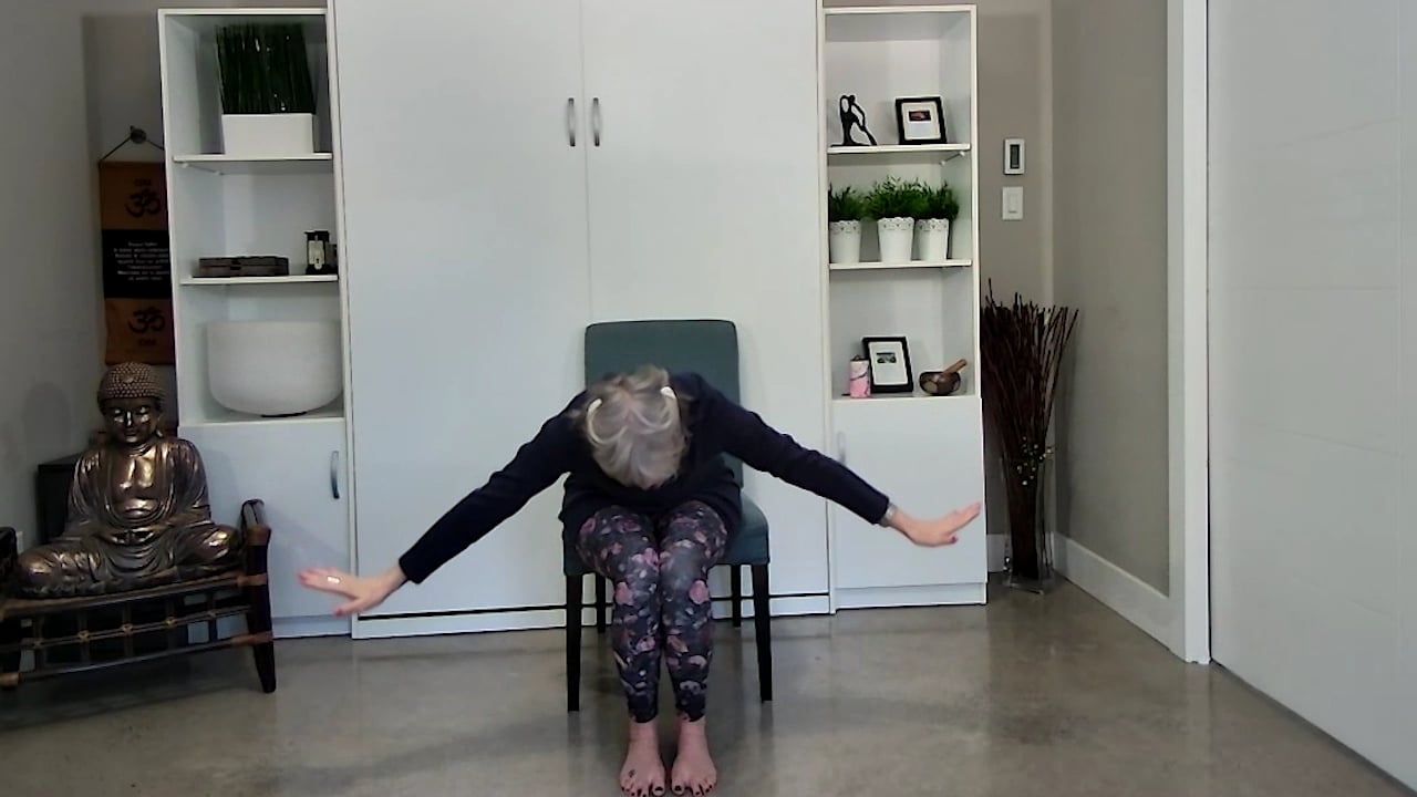 Jour 16. Séance de yoga - Salutation au soleil sur chaise avec Lily Champagne (23 min)