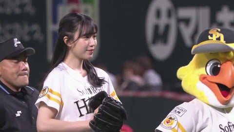 HKT48の運上弘菜さんが「どんたく博多デー」に華を添える始球式!! 2021/4/29 H-F