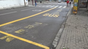 L'Escala repinta la senyalització horitzontal i el carril bici