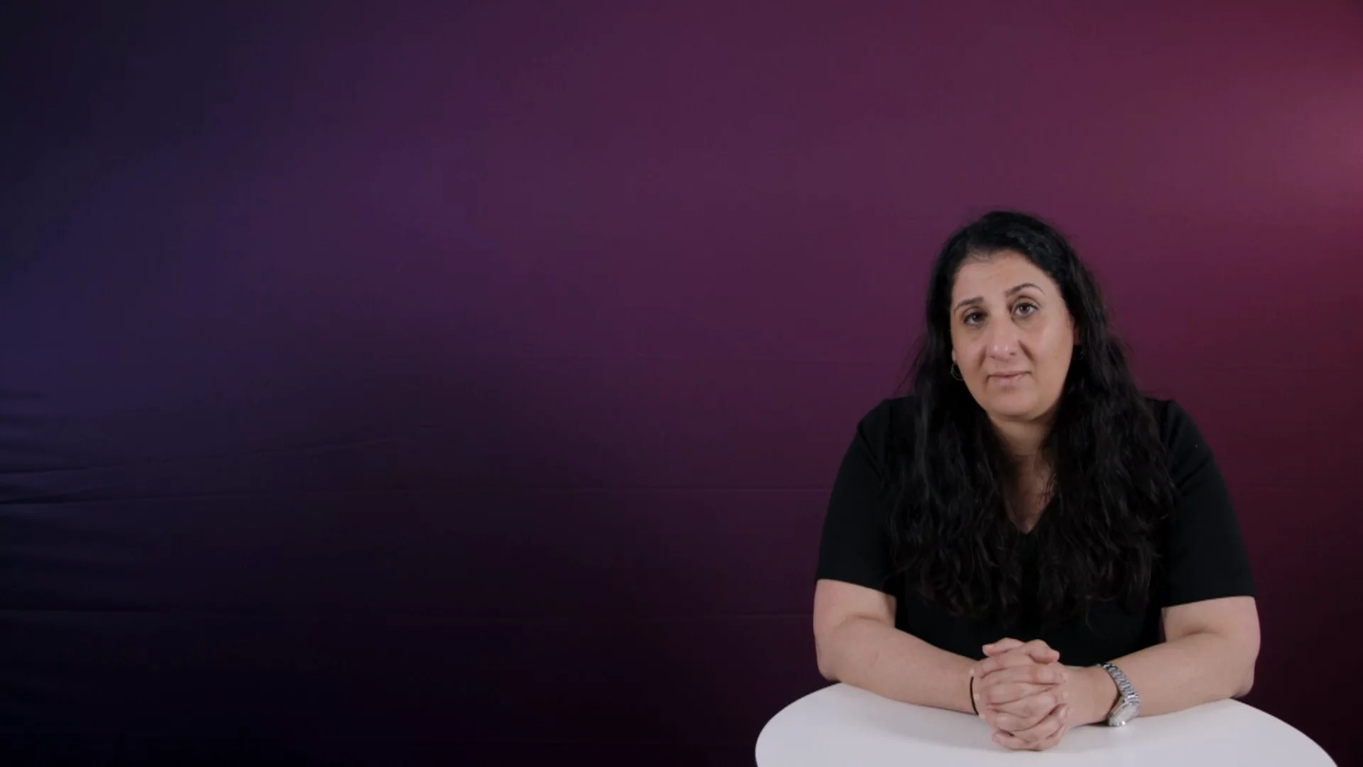 Qiz kiyim va poyabzalda sikiladi