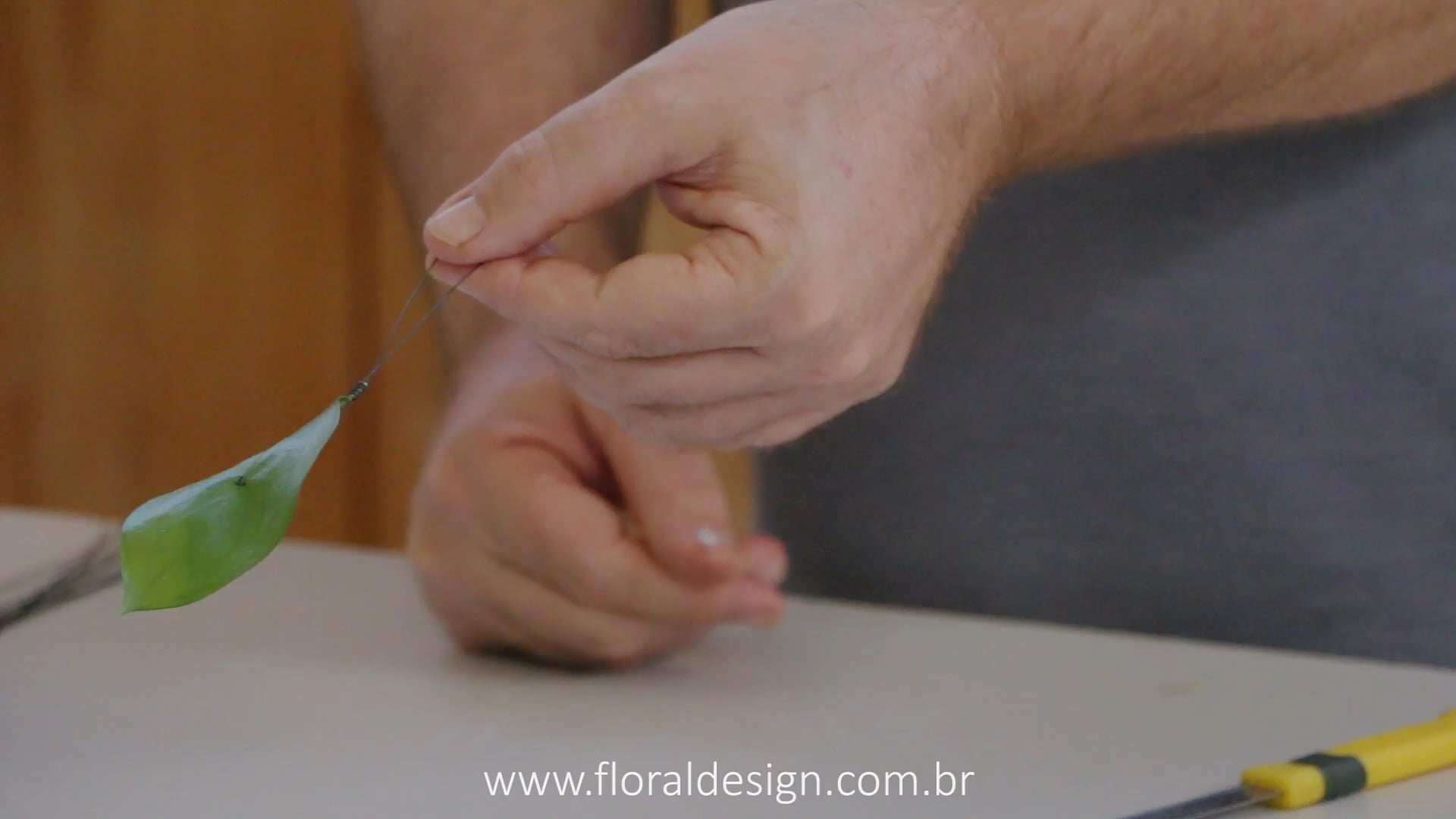 Dica rápida 8 - Como aramar folha pequena