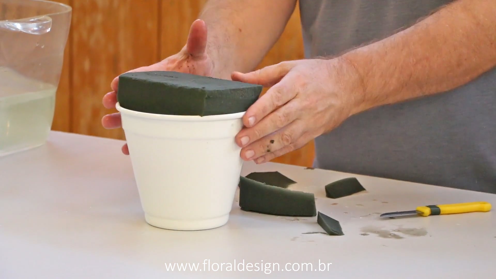 Dica rápida 10 - Como utilizar espuma floral em vaso pequeno