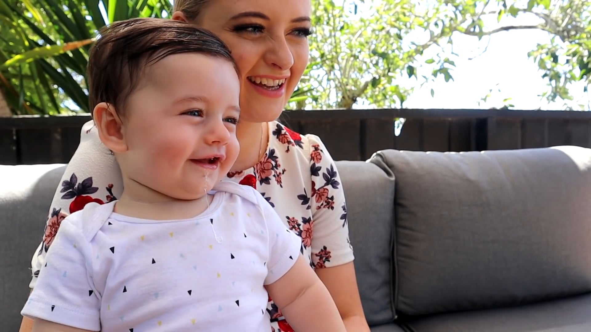 Αστεία βίντεο με το γέλιο του μωρού