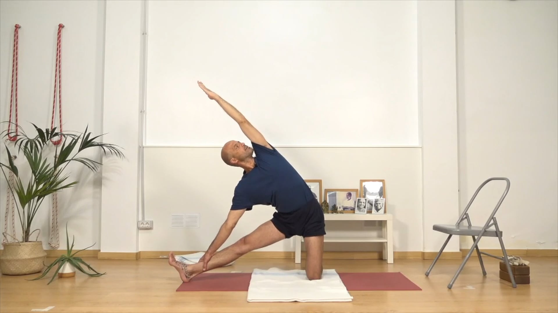 UNA MANERA DIFERENTE Y SANA DE ESTIRAR LOS ADUCTORES | Principiante | Iyengar Yoga | 51 min.
