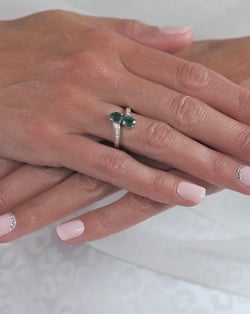 Vídeo: Anillo de Oro Esmeraldas y diamantes 2.546grs