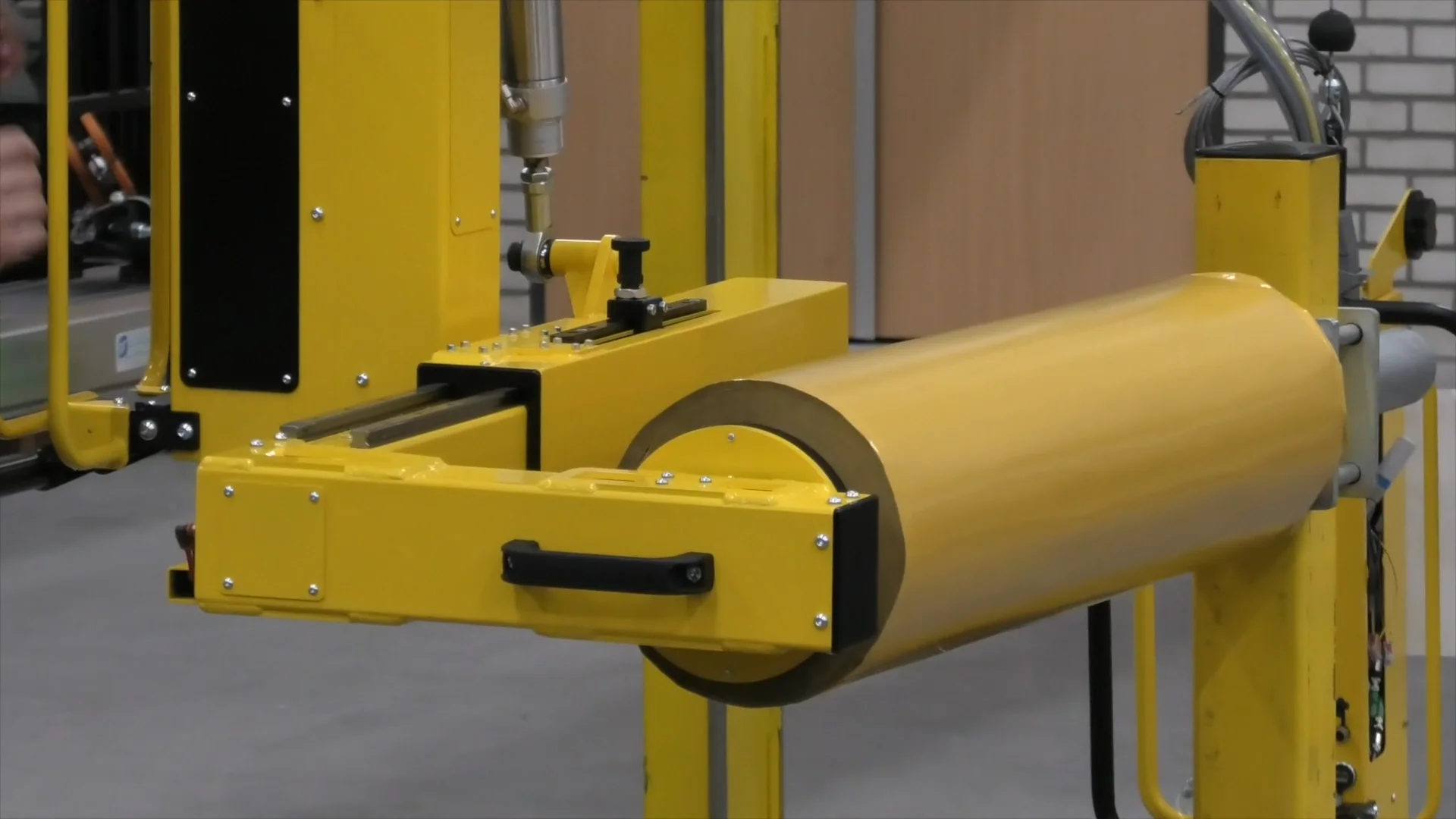 Wide roll handling, Dotec RH150xxL, Cap 150Kg330Lb on Vimeo