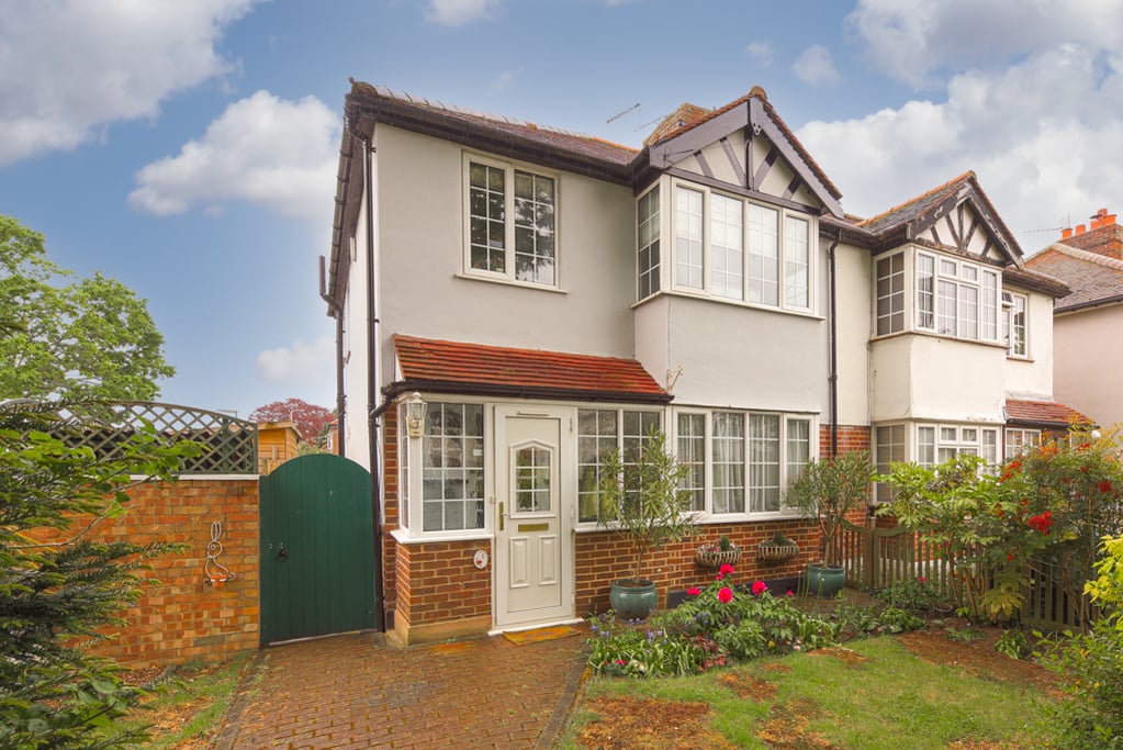 Molesey Park Avenue, West Molesey Newton Huxley on Vimeo