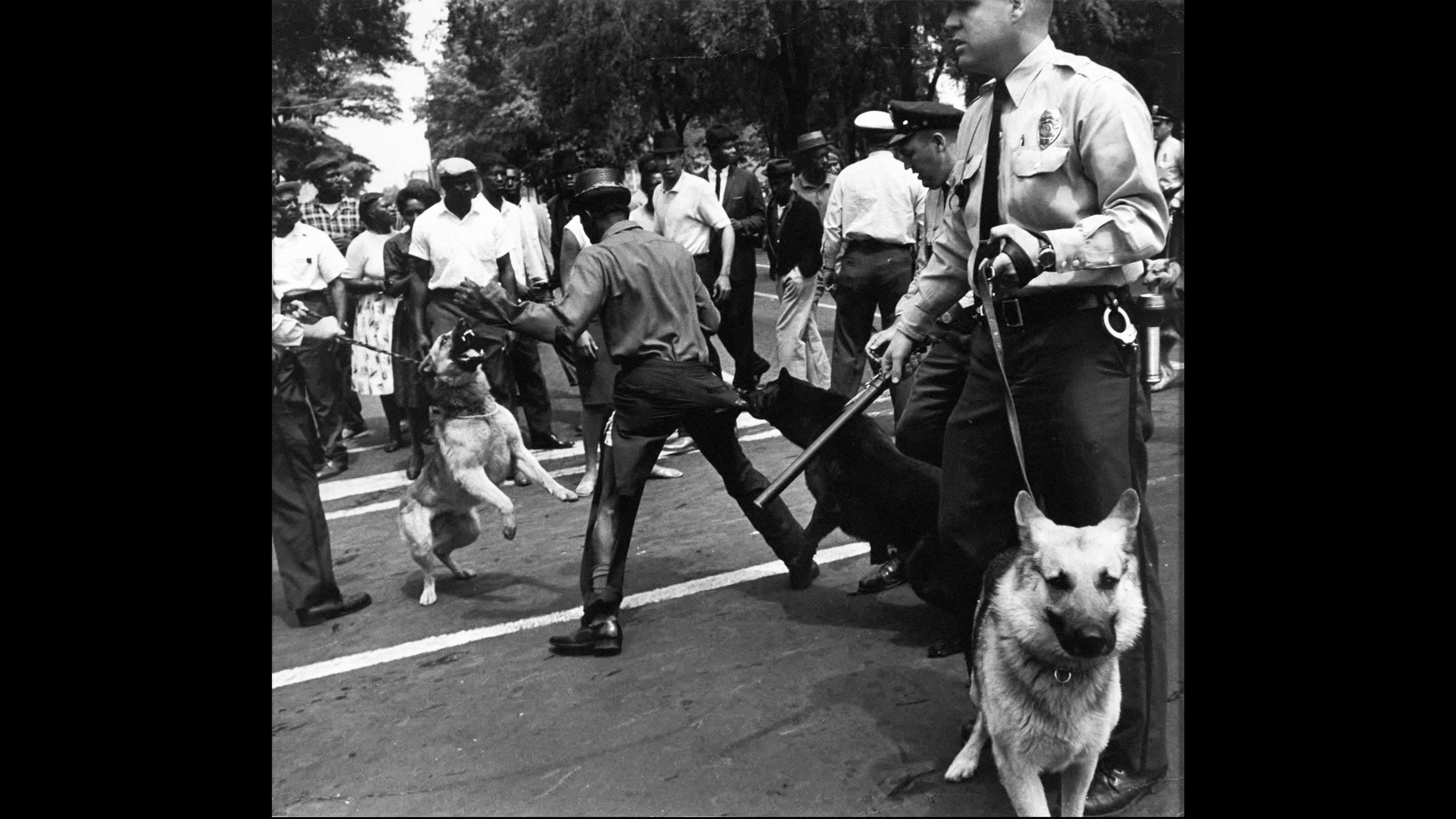 can-t-look-away-episode-4-part-1-protest-photographs-by-charles-moore