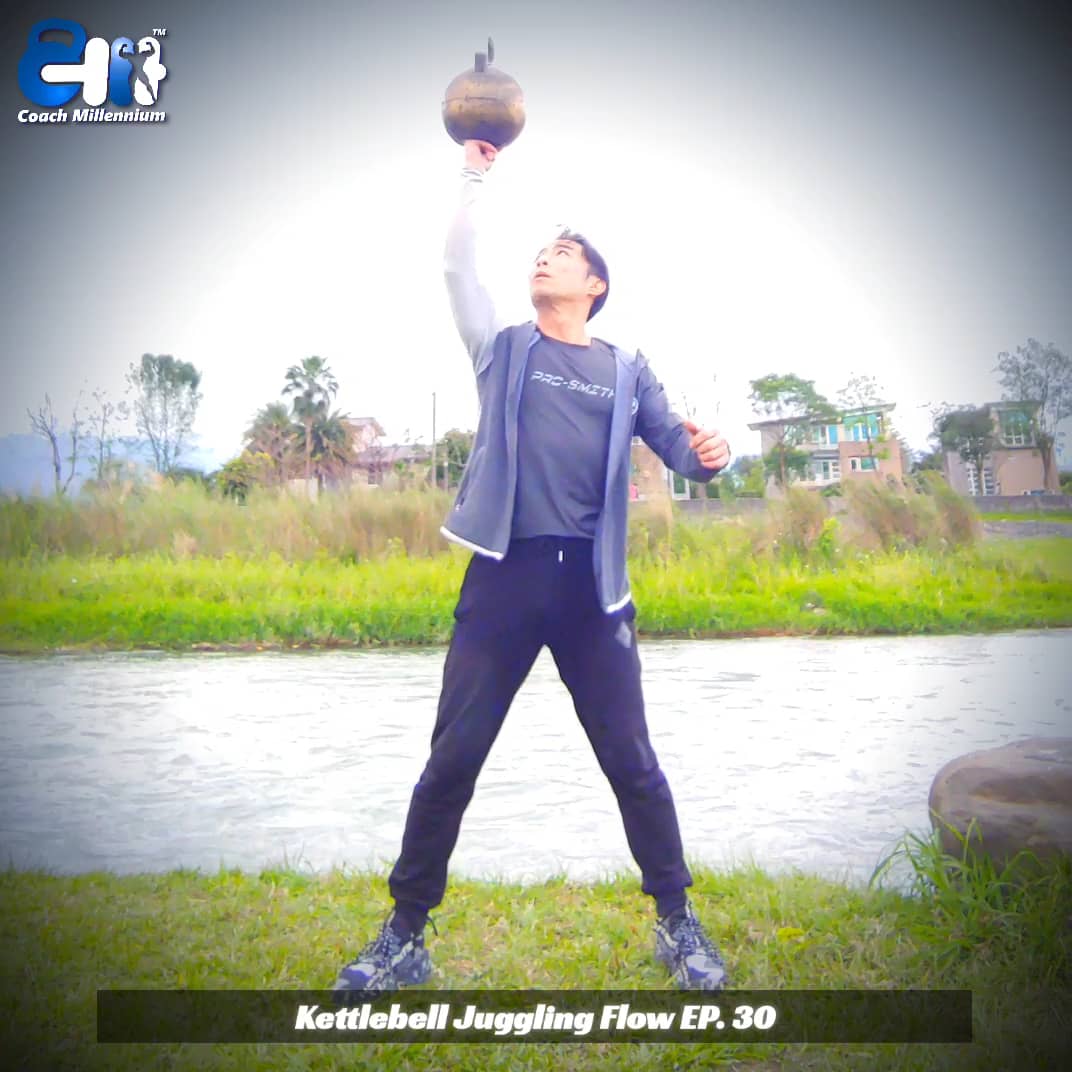 Kettlebell Juggling Flow 30 on Vimeo