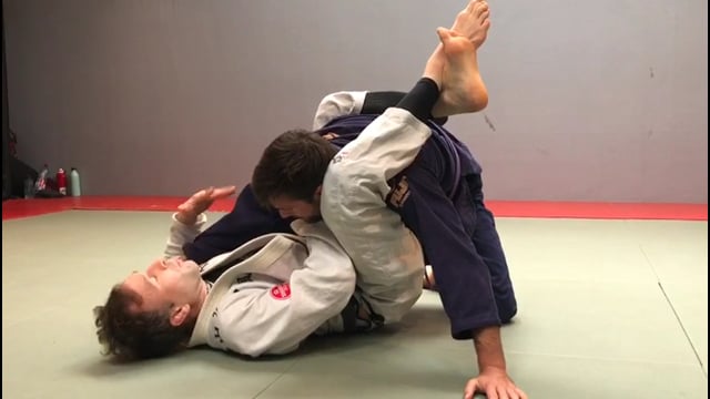 Attaque en triangle à partir de la X guard