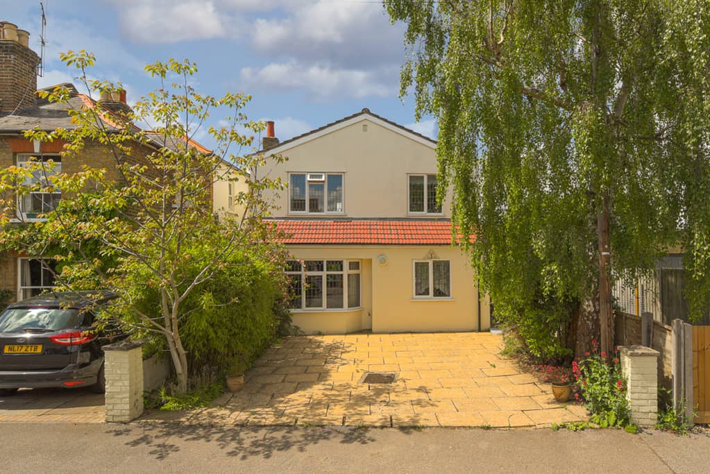 Avern Road, West Molesey Newton Huxley on Vimeo