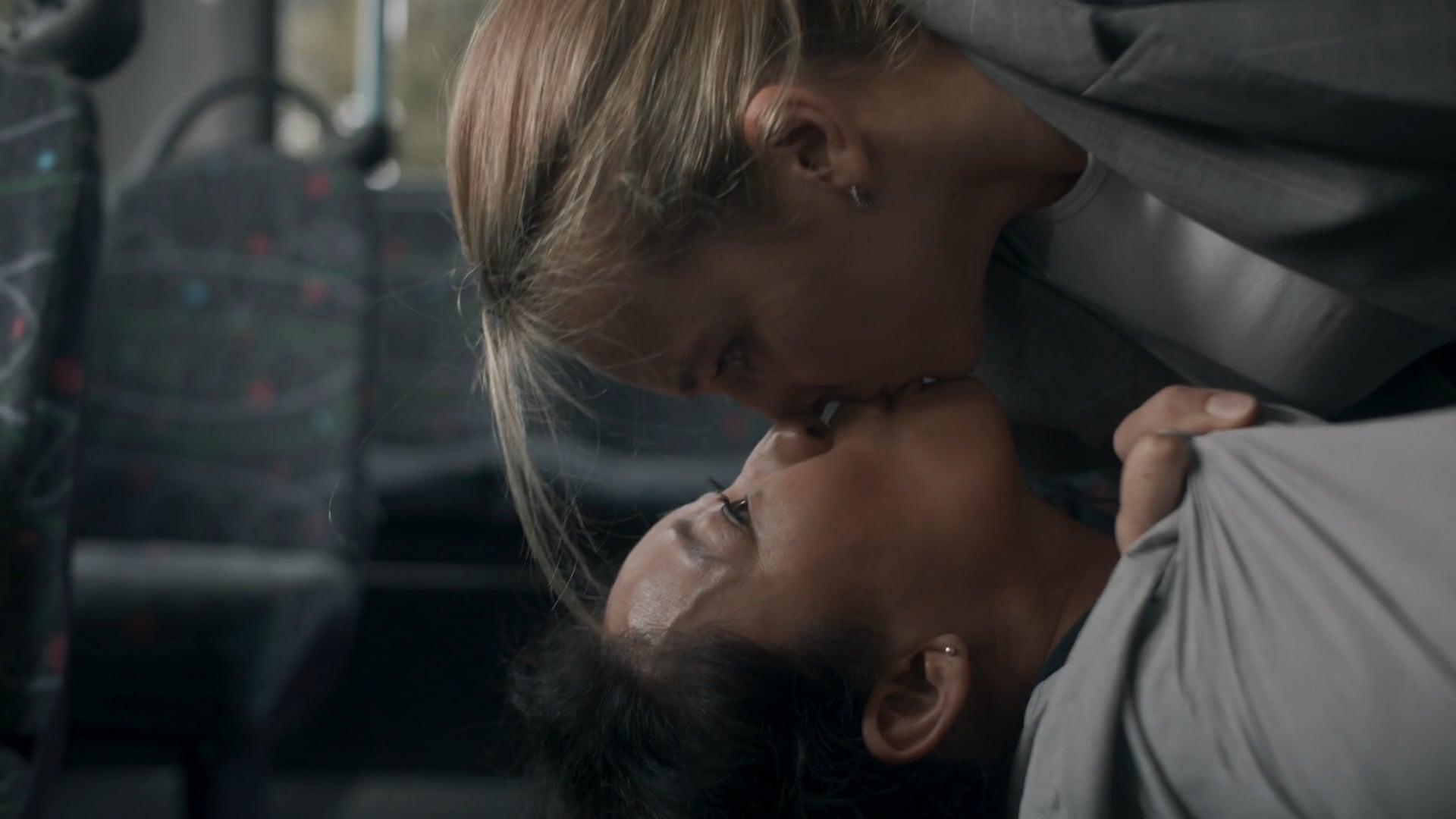 Q1 STARZPLAY SOCIAL - KILLING EVE / KISS GIF DE