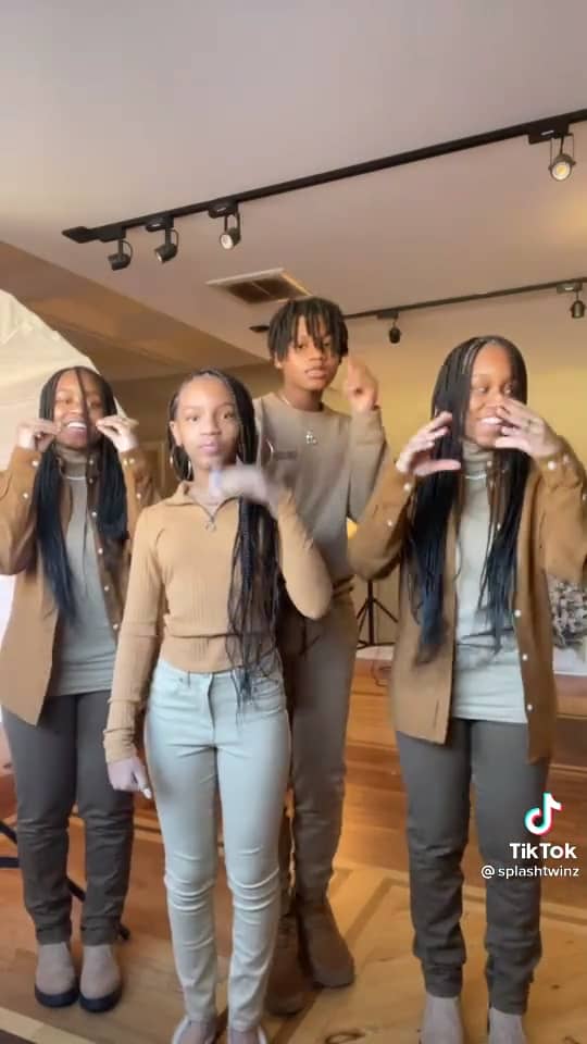 Splash twinz on Vimeo