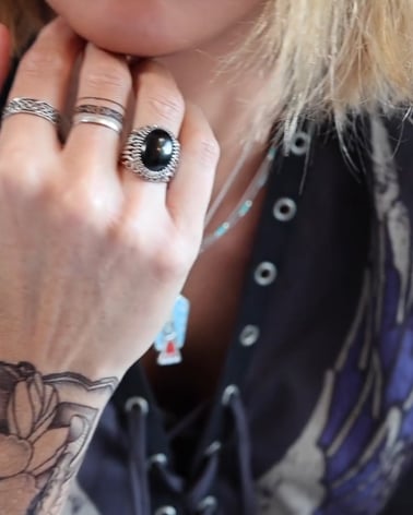 Video: Antique effect 925 Sterling Silver Onyx Biker Ring